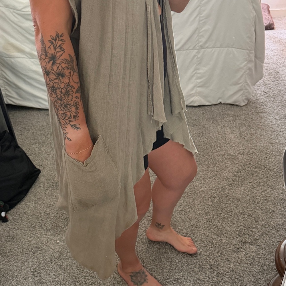 Lightweight linen taupe Women’s Coverup Kimono - Picture 3 of 5